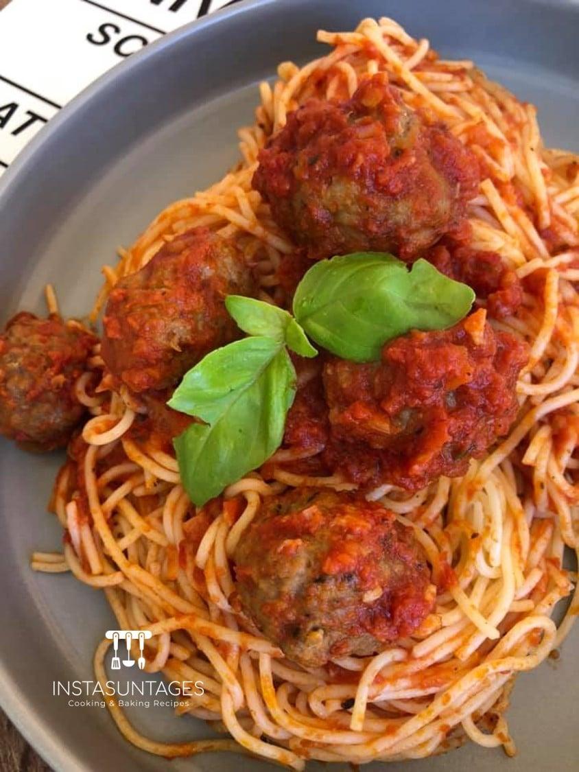 Μακαρόνια με κεφτεδάκια και σάλτσα μαρινάρα_ Συνταγή_ 