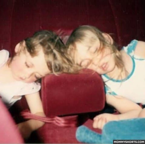 παιδιά κοιμούνται σε κάθισμα _ φωτογραφίες από γονείς_την _δεκαετία_του_80_και_του_90