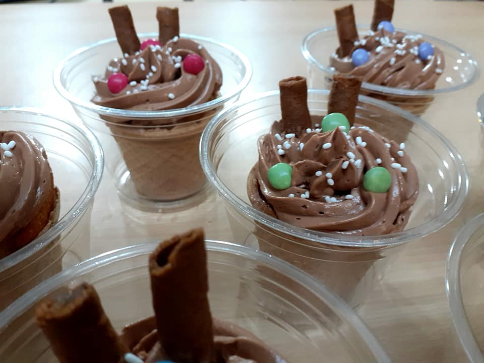 Κέρασμα για σχολείο_Cupcakes σε χωνάκι_ Κέρασμα για σχολείο_Cupcakes σε χωνάκι_