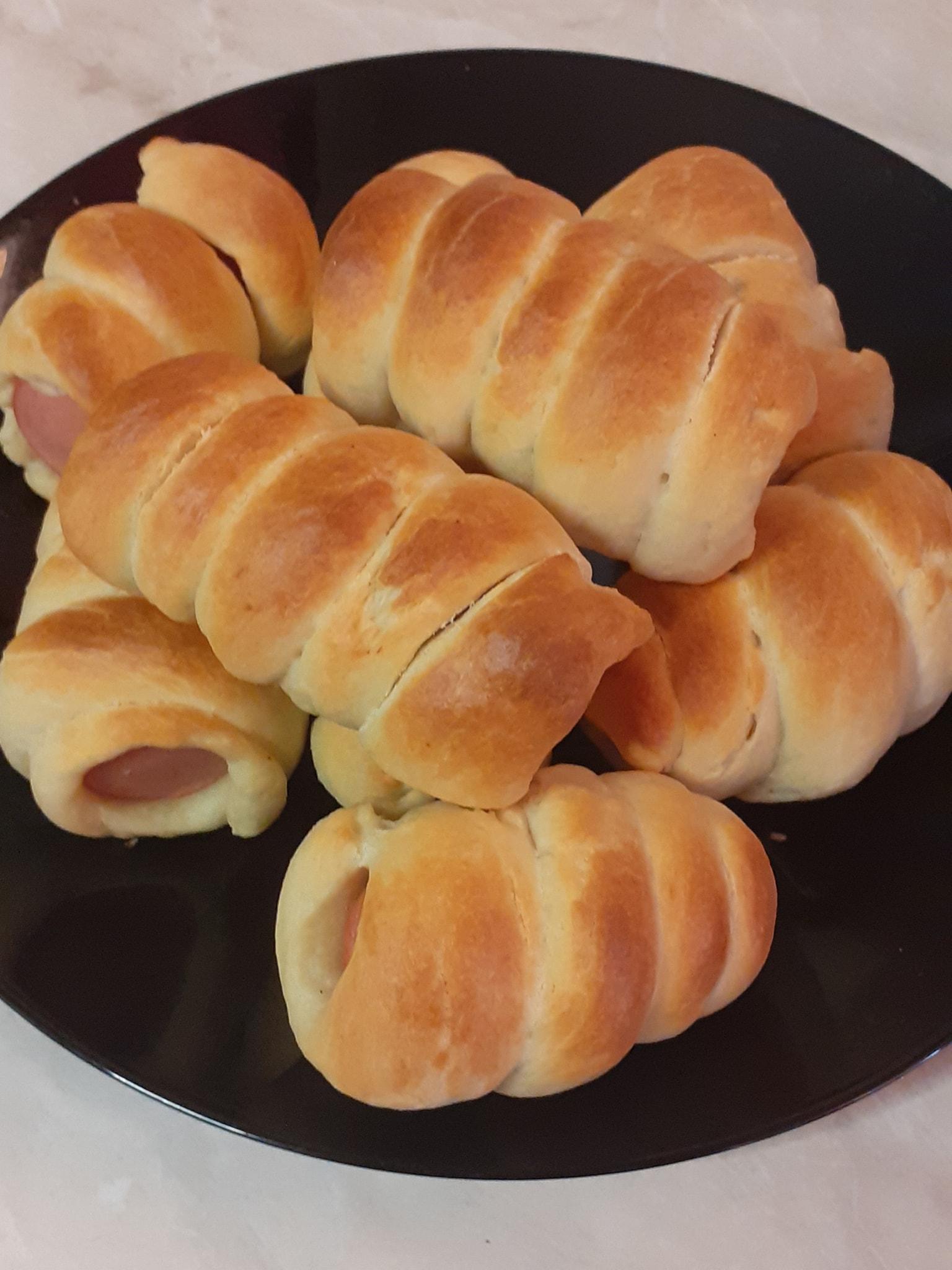 Λουκανικοπιτάκια_ με_ αφράτη ζύμη_Συνταγή_ 