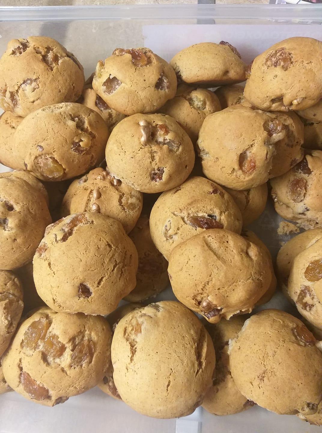 Κουλουράκια με_ σταφίδες _και καρύδια_