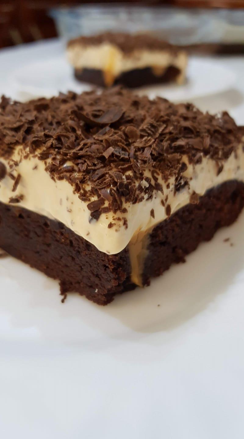 brownie_ με κρέμα_ καραμέλας_