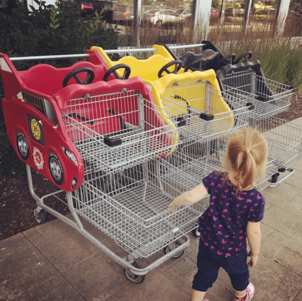 Παιδιά στο supermarket__Επιλογή καροτσιού_