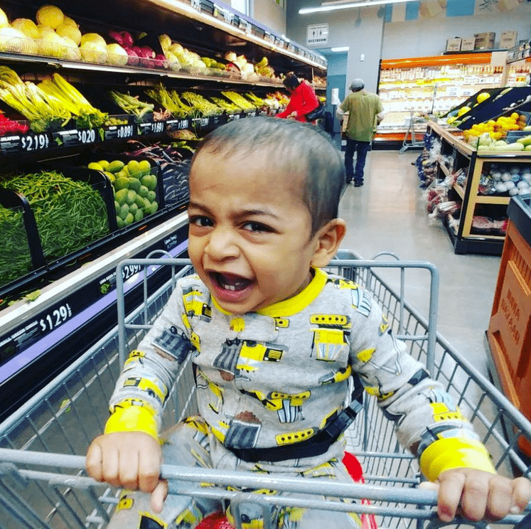 παιδί _γκρινιάζει _στο supermarket_ 