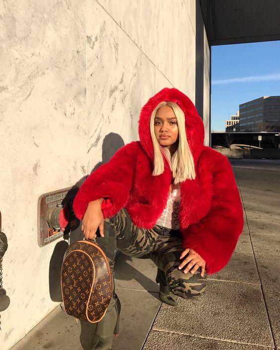 Ιδέες_με κόκκινα_ faux fur_ γούνινα_πανωφόρια_