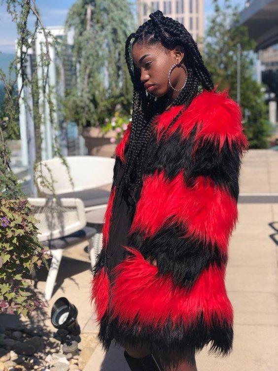 faux fur_ σε κόκκινες_ και μαύρες_ αποχρώσεις_