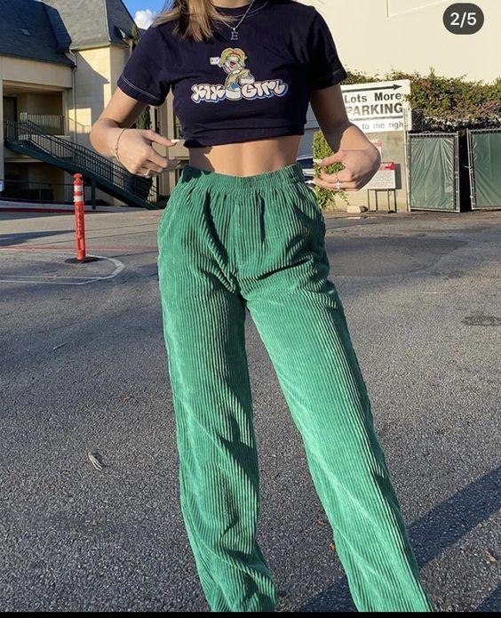 Κοτλέ ρούχα_ κοτλέ jacket_σε_καφέ χρώμα_και jean παντελόνι_ παντελόνι_και_μαύρο_τοπ_