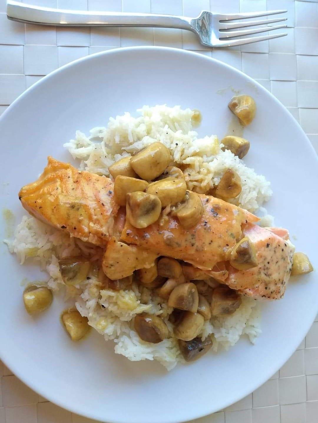 Συνταγη_ για Σολομό _με σάλτσα_ μουστάρδας_ και μανιτάρια_ Συνταγη_ για Σολομό _με σάλτσα_ μουστάρδας_ και μανιτάρια_