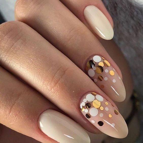 ιδέα για nude νύχια_με_αποκριάτικα_σχέδια_