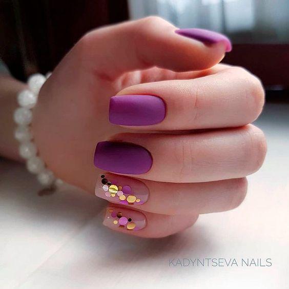 μοβ_νύχια_με_γκλίτερ_