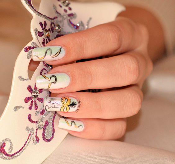 λευκά_νύχια_με_αποκριάτικα_σχέδια_