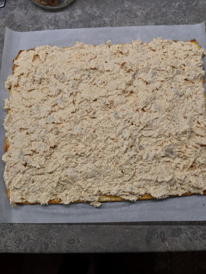 Ρολό ομελέτας με κοτόπουλο , πιπεριές και καρότο _