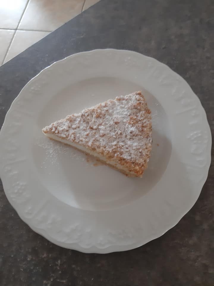 κραμπλ_κέικ με_κρέμα_γιαουρτιού_συνταγή_