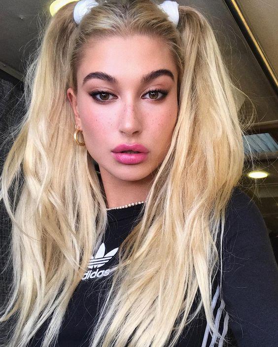 δύο_ψηλές αλογοουρές_ δύο_ψηλές αλογοουρές_