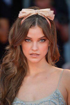 Φεβρουάριος 2021_ Απλές ιδέες για χτενίσματα_ ελαφρίες_μπούκλες_με_κορδέλα_ Φεβρουάριος 2021_ Απλές ιδέες για χτενίσματα_ ελαφρίες_μπούκλες_με_κορδέλα_