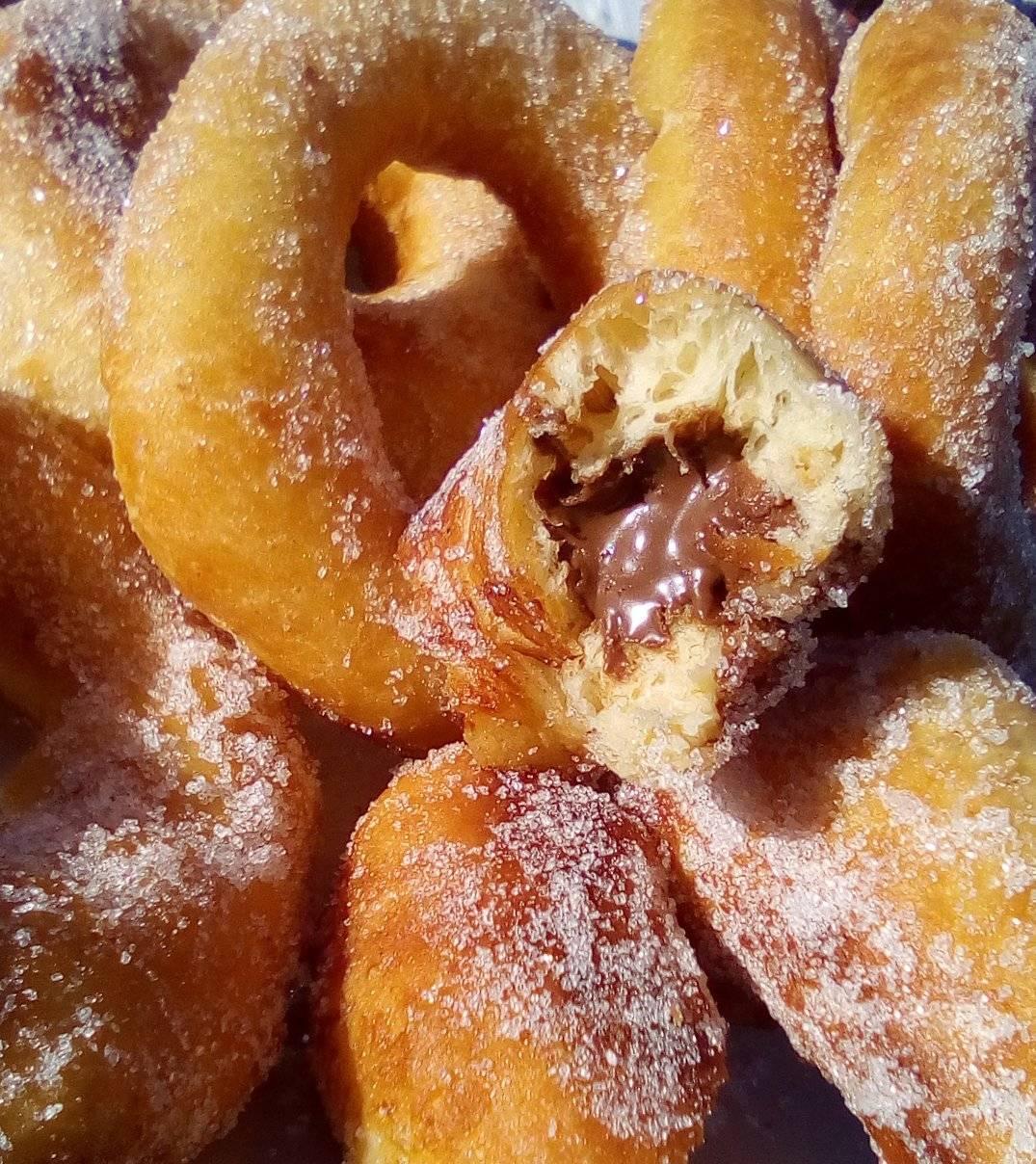 Αφράτοι _λουκουμάδες_ με γέμιση_ μερέντα_ Αφράτοι _λουκουμάδες_ με γέμιση_ μερέντα_