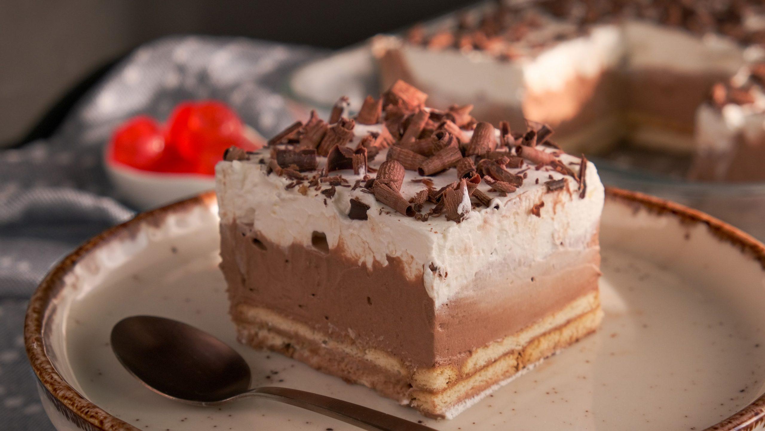 Συνταγή για_Γλυκό ψυγείου_ με σοκολάτα_ και μπισκότα_ 