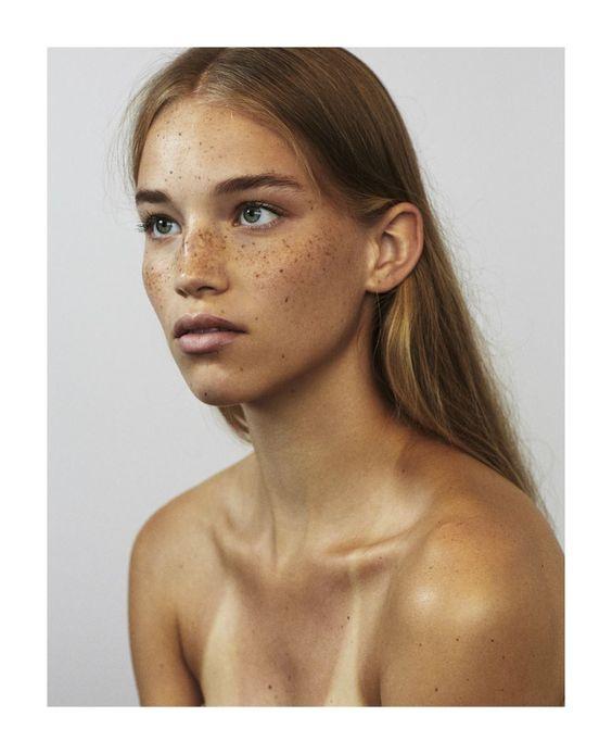 no_make_up_μακιγιάζ_με_hightlighter_και_ενυδατικό_για_τα_χείλη_