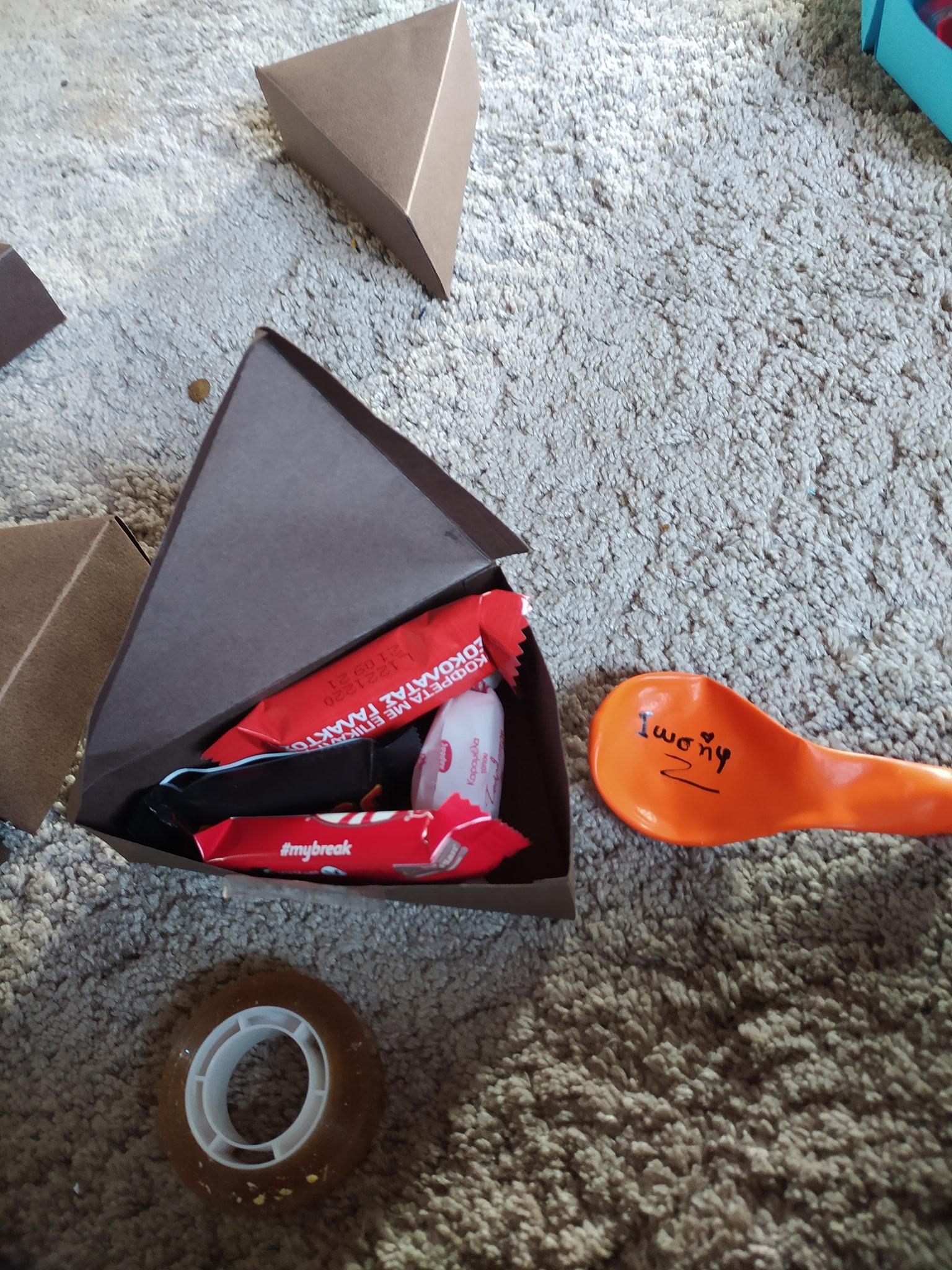 Χάρτινη τούρτα_ για κέρασμα στο σχολείο_με πατρόν_