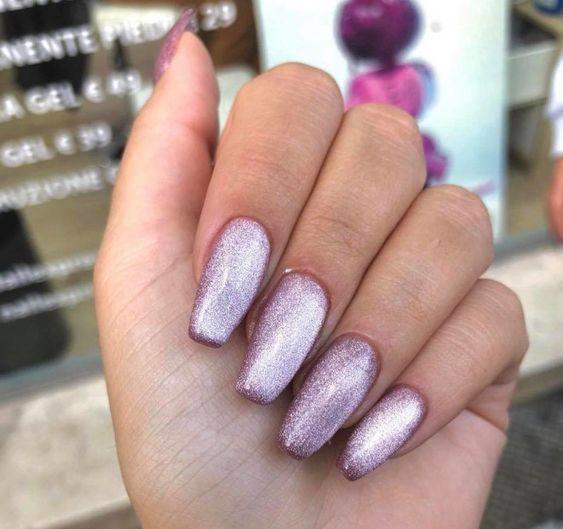 ιδέες_για_velvet_nails_σε_μοβ_χρώμα_