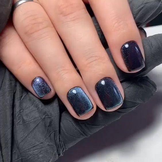 ιδέες_για_velvet nails_σε_μπλε_χρώμα_