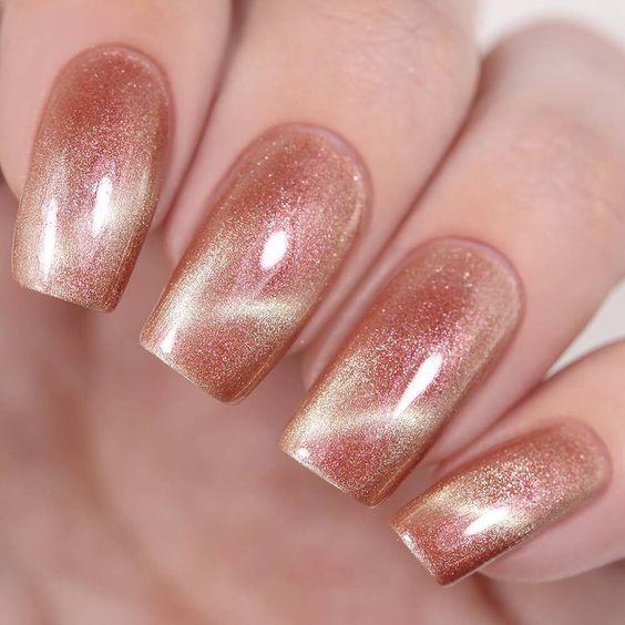ιδέες_για_velvet_nails_σε_μπεζ_χρώμα_
