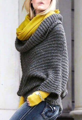 γκρι_πουλόβερ_φορεμένο_πάνω_από_μουσταρδί_πουλόβερ_και_μουσταρδί_κασκόλ_
