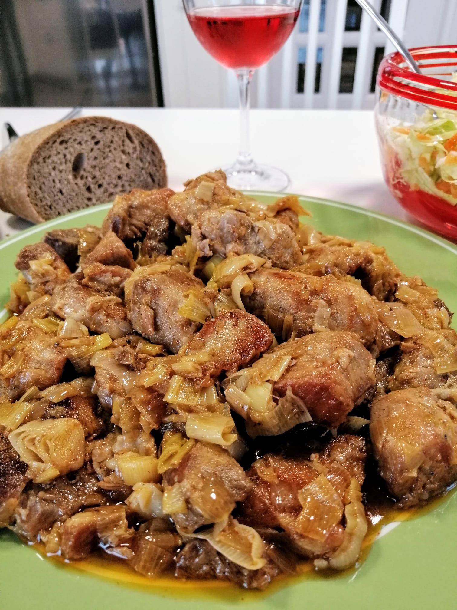 Μελωμένη χοιρινή πρασοτηγανιά_