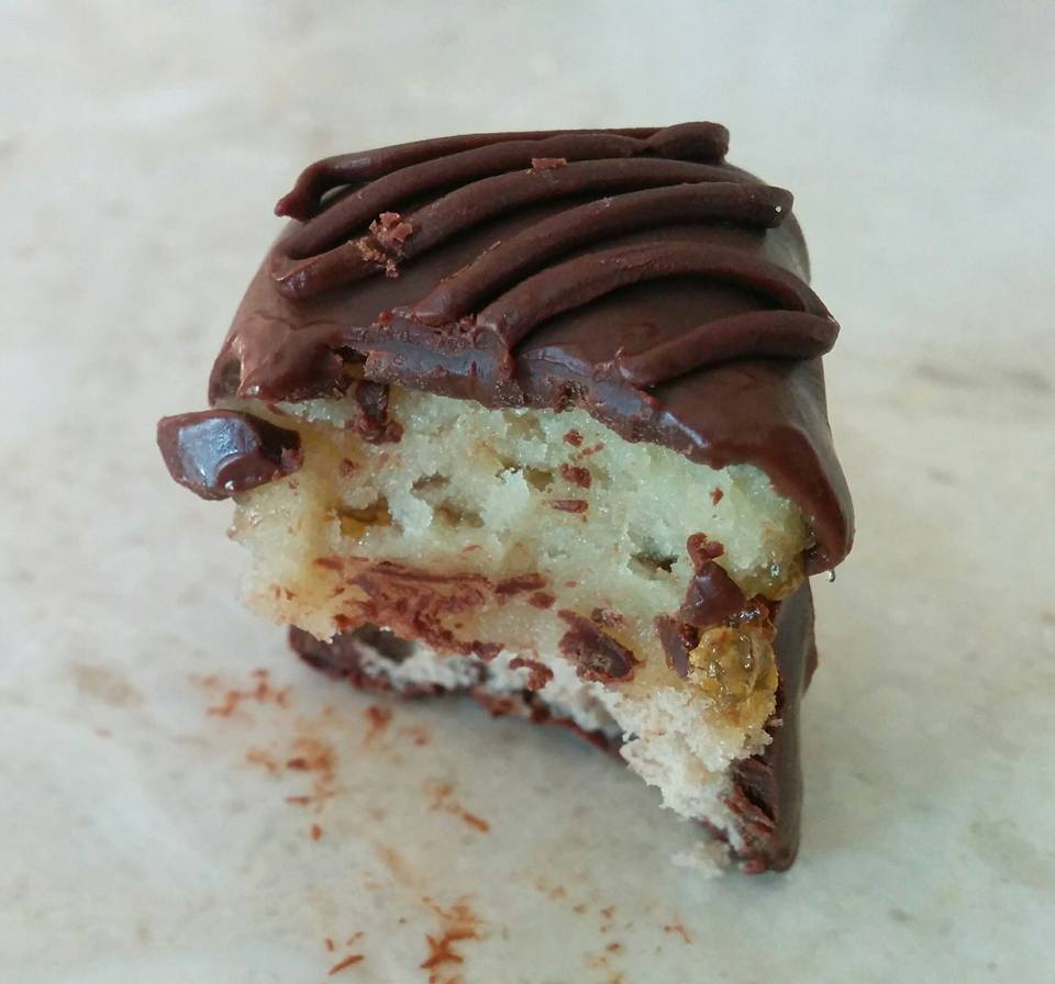 Σοκολατάκια γεμιστά_ με αμυγδαλόπαστα και ζελέ_