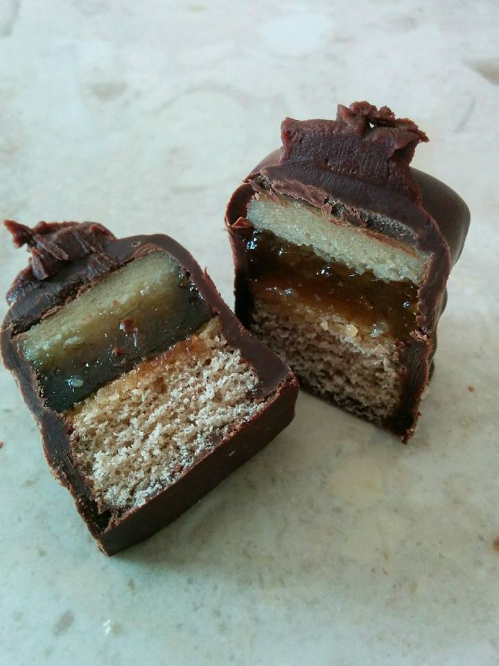 Σοκολατάκια γεμιστά_ με αμυγδαλόπαστα και ζελέ_