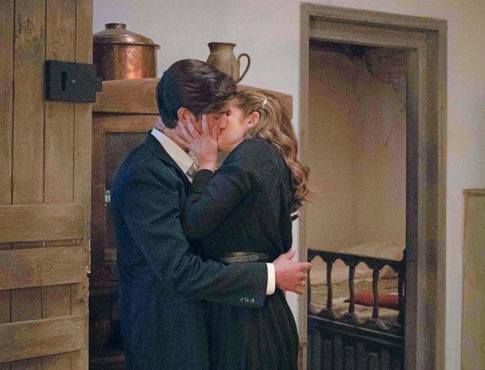 Άγριες Μέλισσες: Ο Βόσκαρης καταστρέφει τον γάμο Λενιώς και Λάμπρου