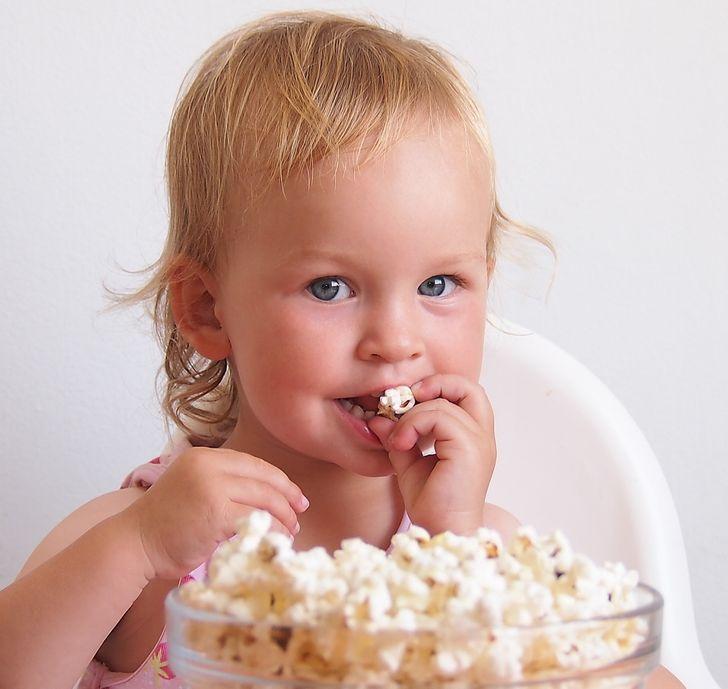 γιατί_τα_παιδιά_κάτω_των_4 ετών_δεν_πρέπει_να_τρώνε_ποπ κορν_