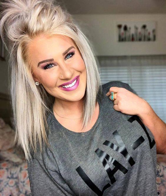 καρέ_μαλλιά_μισά πάνω_μισά κάτω_ατημέλητα χτενίσματα_