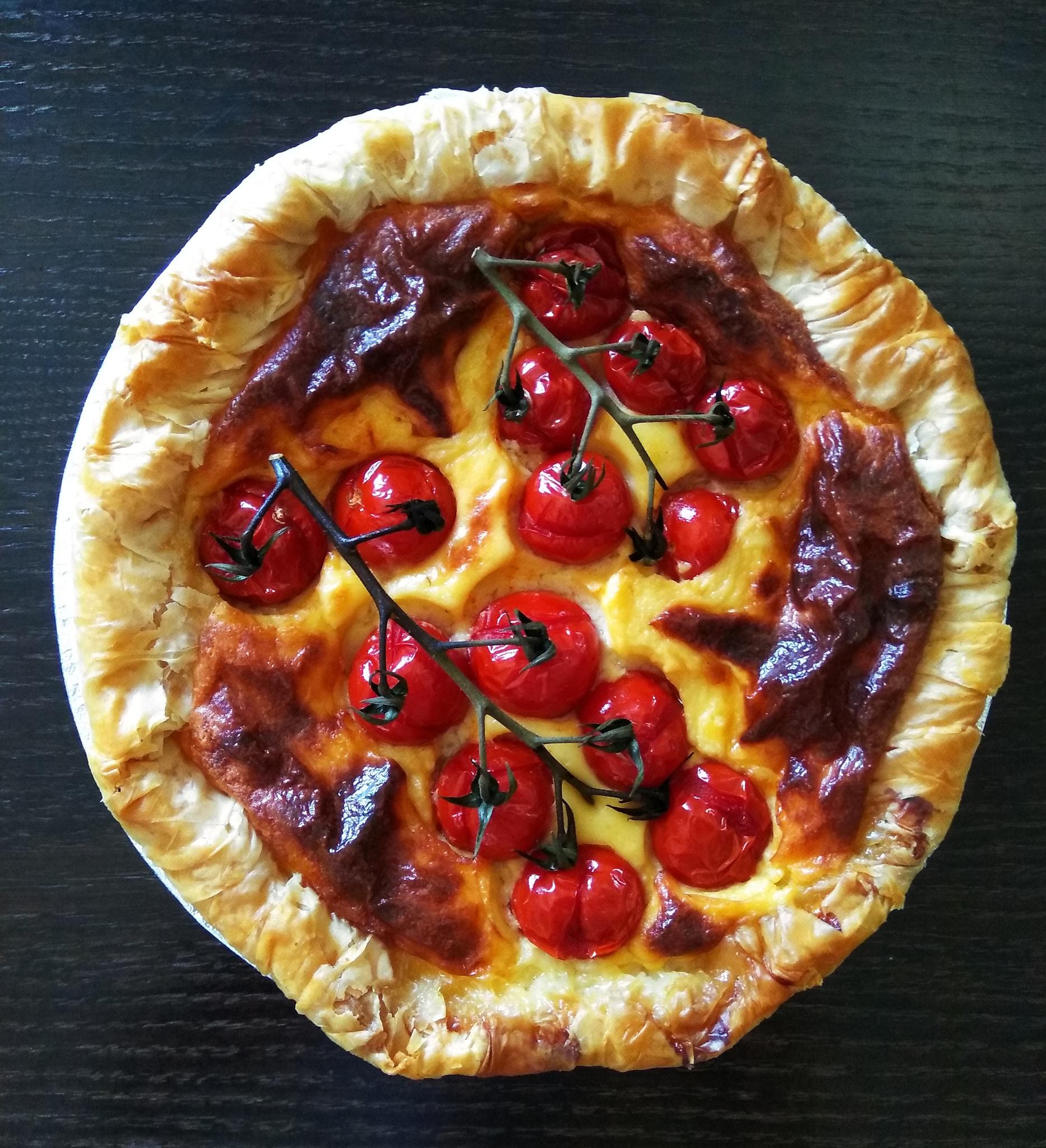 τάρτα_με_φύλλο_κρούστας_τυριά_και_ντοματίνια_Συνταγη _