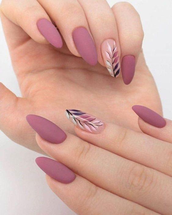 ροζ_νύχια_με_ζωγραφισμένα_φύλλα_