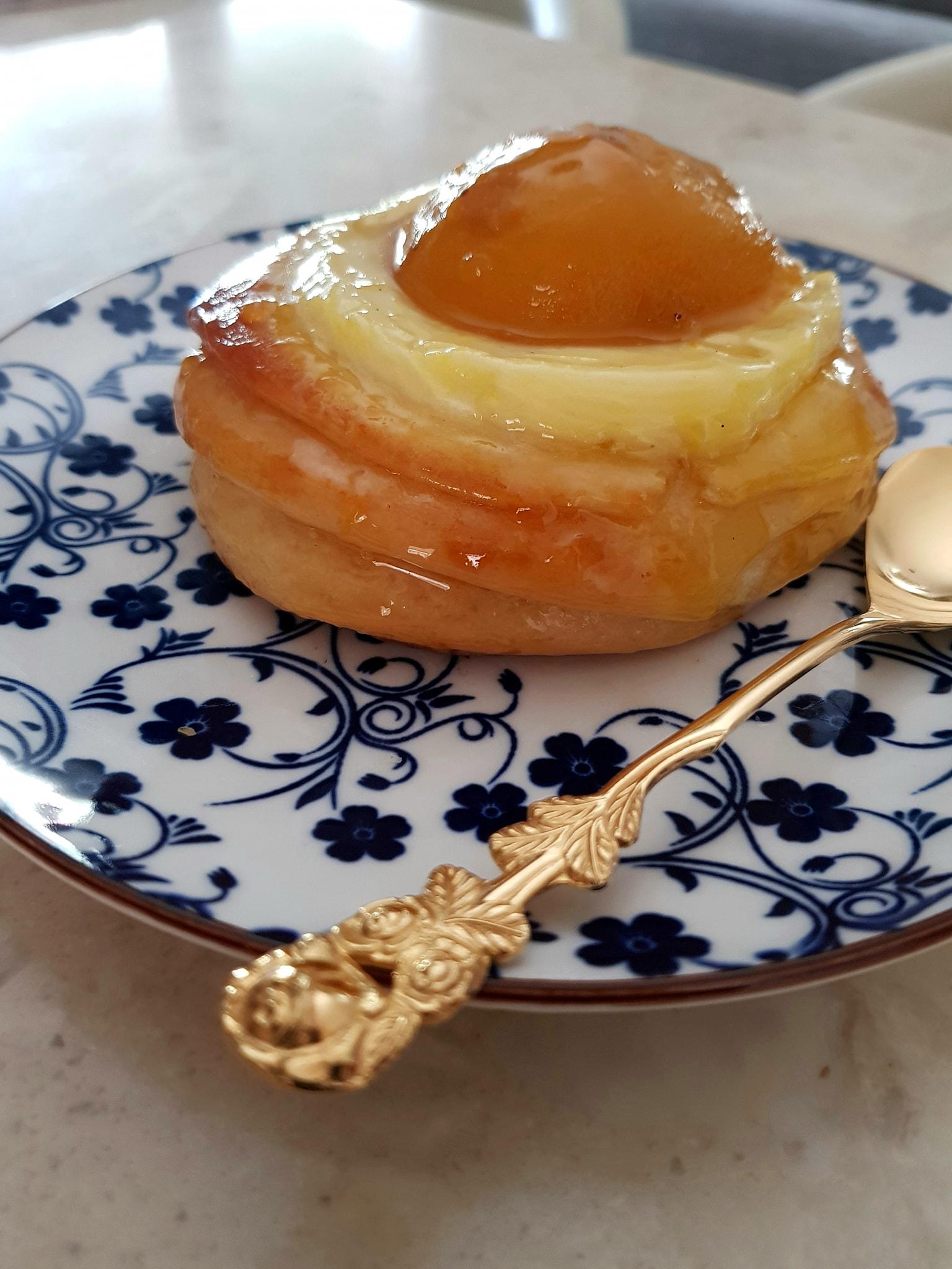 Γεμιστά σιροπιαστά_ ρολάκια με κρέμα_ και κομπόστα_Συνταγη _