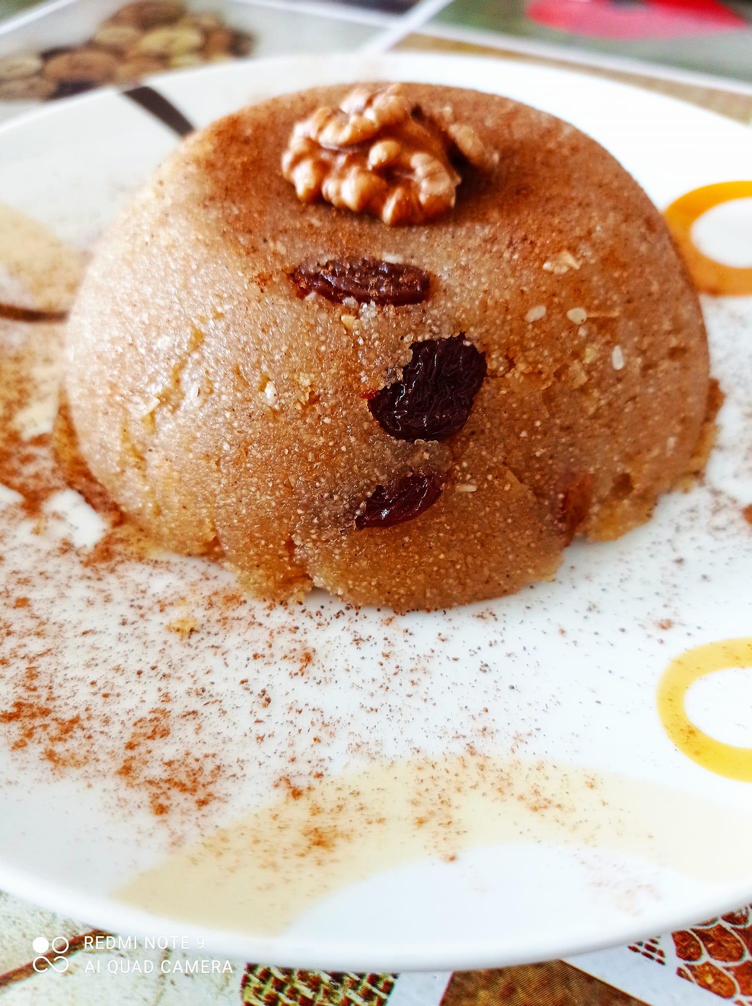 Συνταγη για_σιμιγδαλένιος χαλβάς_με_κουκουνάρι_και_σταφίδες_