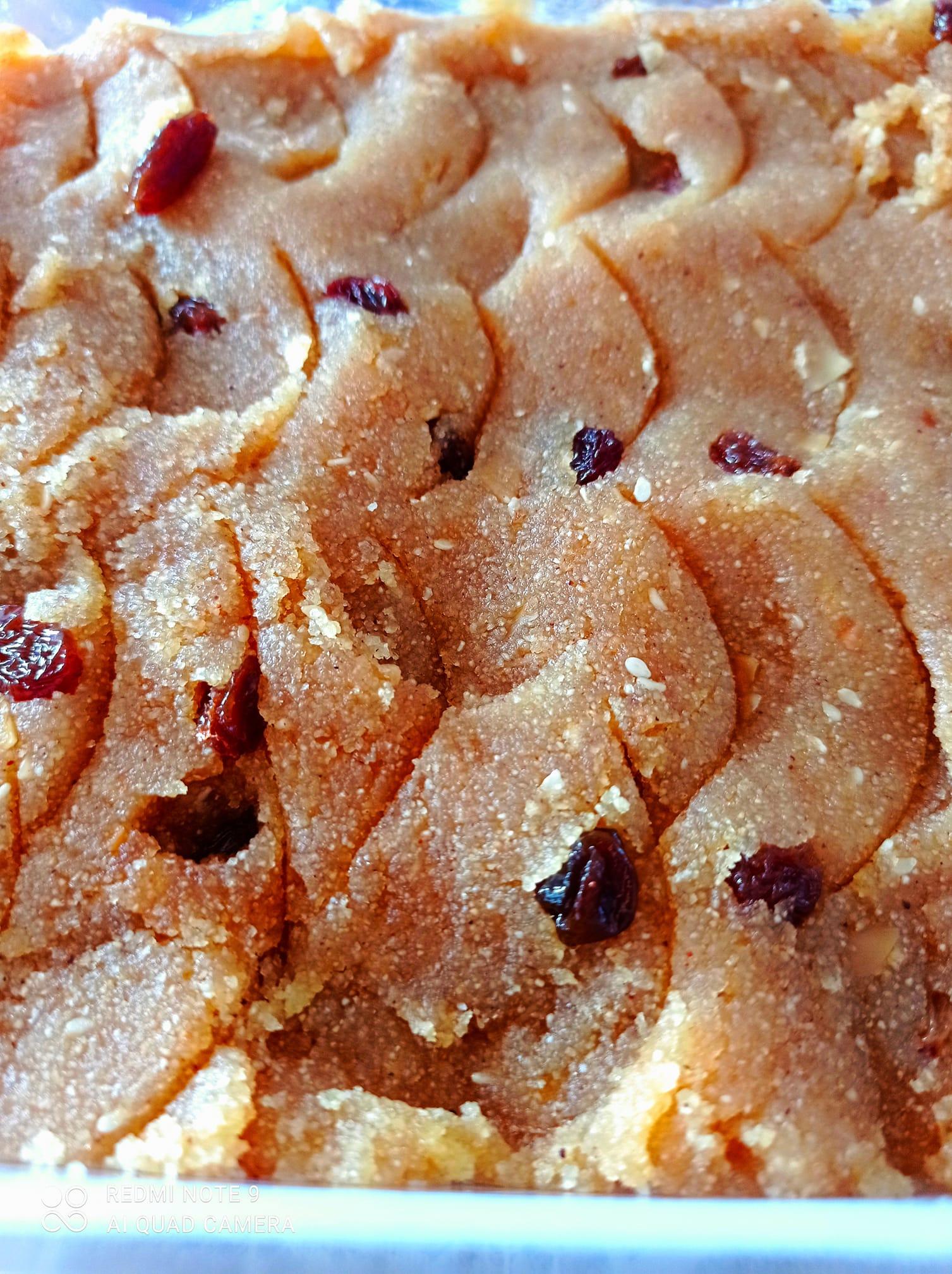 σιμιγδαλένιος χαλβάς_με_κουκουνάρι_και_σταφίδες_Συνταγη _ σιμιγδαλένιος χαλβάς_με_κουκουνάρι_και_σταφίδες_Συνταγη _