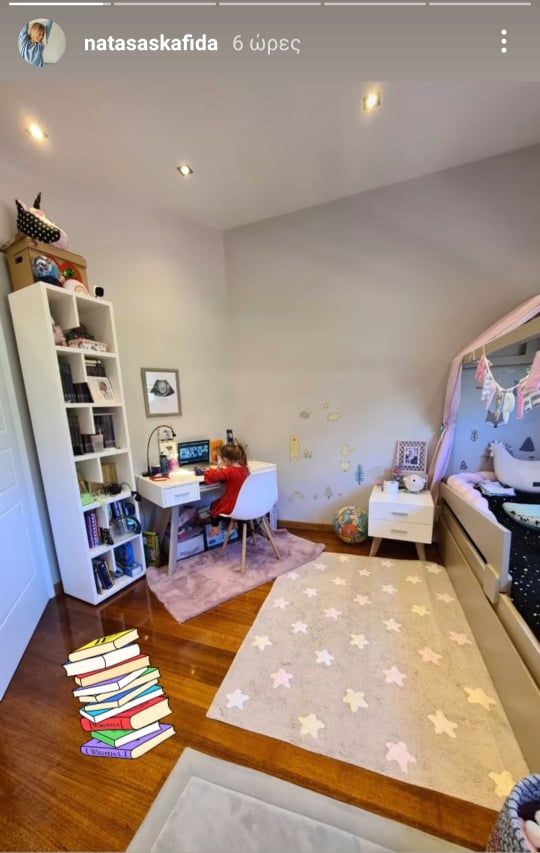 Σκαφίδα – Βαρδής: Μας δείχνουν το δωμάτιο της κόρης τους- Απλό, ευρύχωρο σε γκρι και ροζ! (εικόνα)