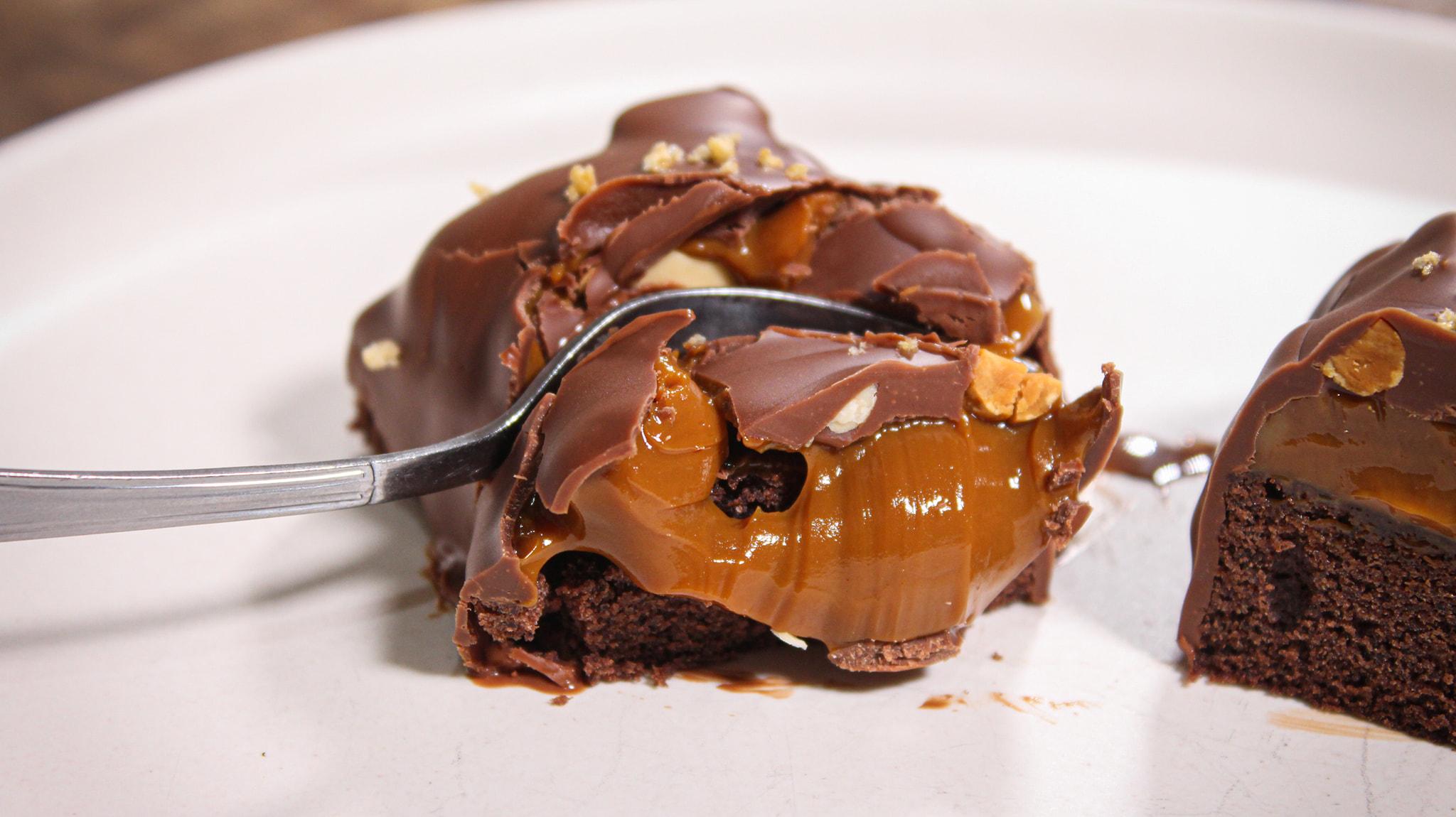 πάστες_ζαχαροπλαστέιου_με_καραμέλα_και_σοκολάτα_