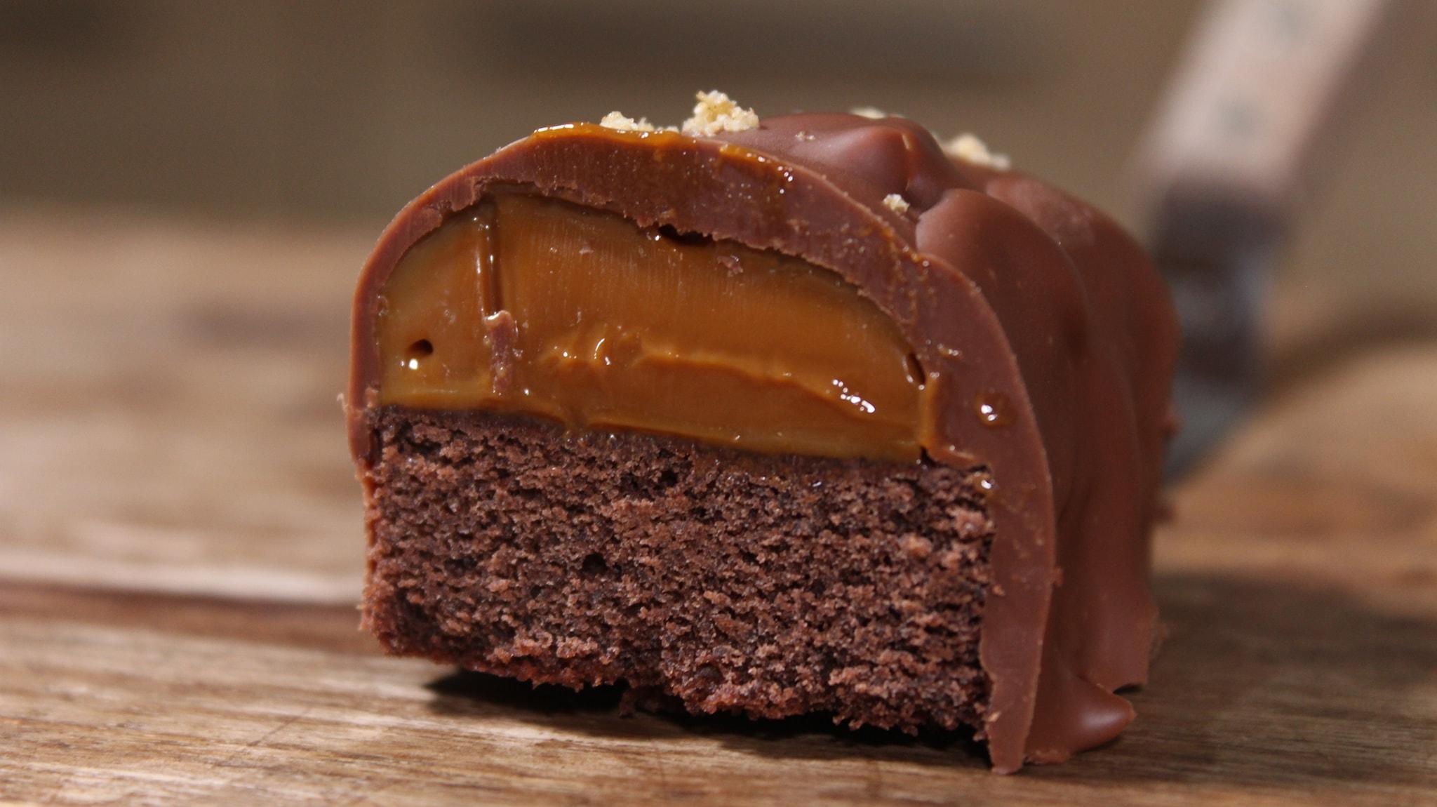 πάστες_ζαχαροπλαστέιου_με_καραμέλα_και_σοκολάτα_