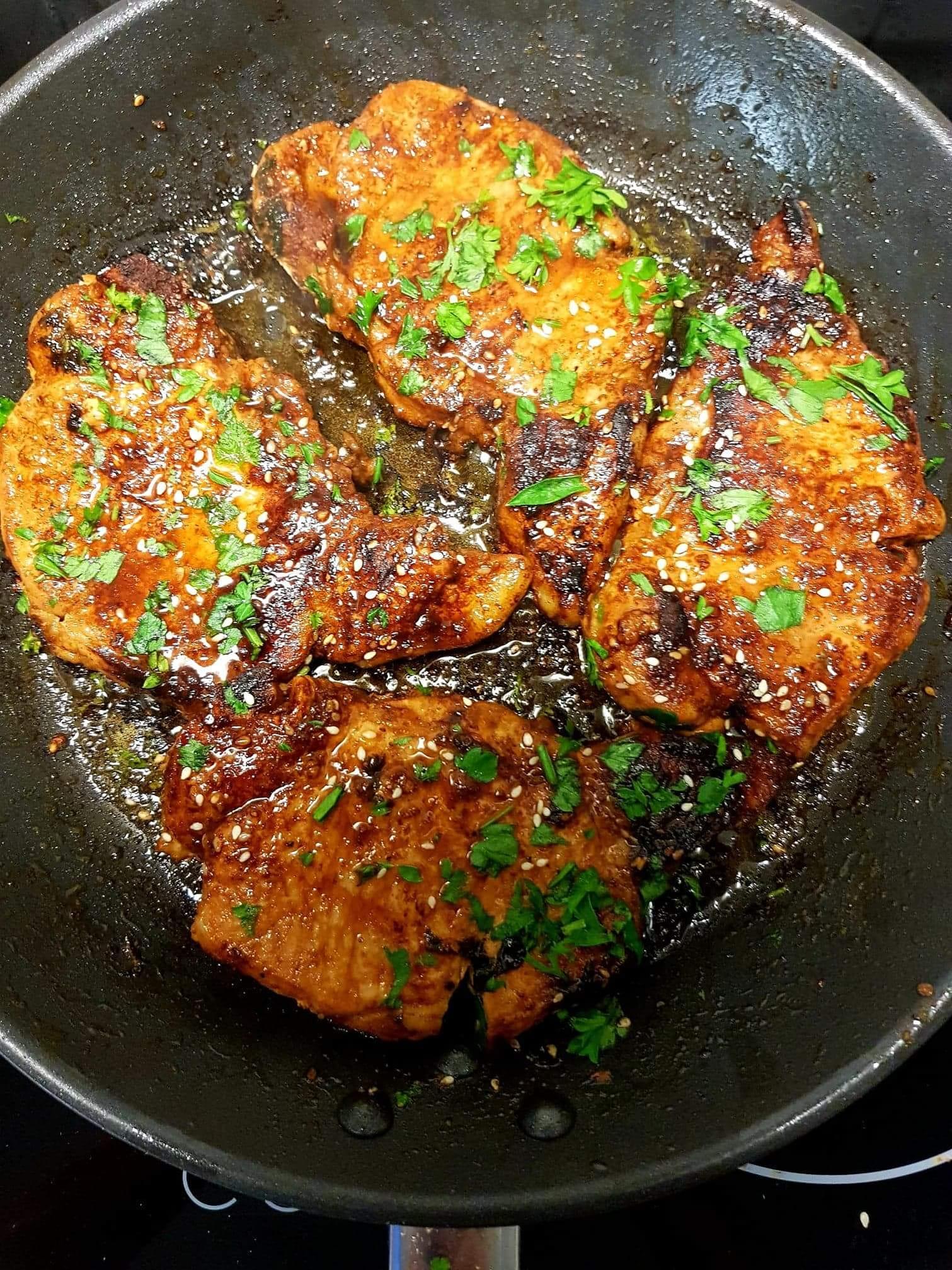 Μπριζόλες καραμελωμένες με σουσάμι_