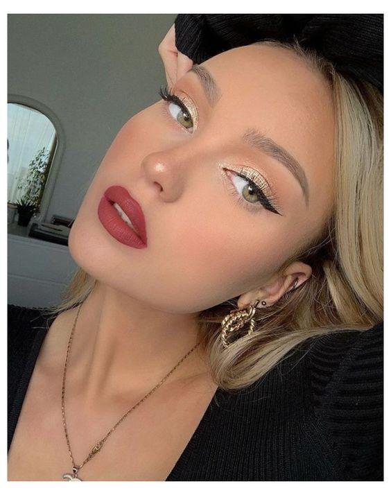 ροζ ρουζ_και_ρουζ_σε_γήινες αποχρώσεις_ no make up_μακιγιάζ_ιδέες_ Οι νέες τάσεις στο μακιγιάζ για την Άνοιξη-Καλοκαίρι 2021_ ροζ ρουζ_και_ρουζ_σε_γήινες αποχρώσεις_ no make up_μακιγιάζ_ιδέες_ Οι νέες τάσεις στο μακιγιάζ για την Άνοιξη-Καλοκαίρι 2021_