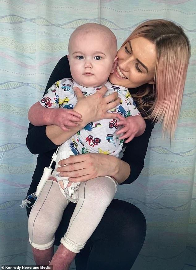 μαμά προειδοποιεί_το_παιδί_έπεσε_σε_καυτό_νερό_παιδικό ατύχημα_ μαμά προειδοποιεί_το_παιδί_έπεσε_σε_καυτό_νερό_παιδικό ατύχημα_