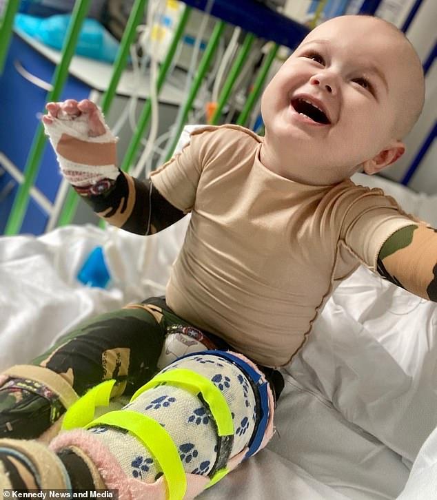 μαμά προειδοποιεί_το_παιδί_έπεσε_σε_καυτό_νερό_παιδικό ατύχημα_ μαμά προειδοποιεί_το_παιδί_έπεσε_σε_καυτό_νερό_παιδικό ατύχημα_