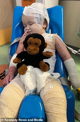 μαμά προειδοποιεί_το_παιδί_έπεσε_σε_καυτό_νερό_παιδικό ατύχημα_ μαμά προειδοποιεί_το_παιδί_έπεσε_σε_καυτό_νερό_παιδικό ατύχημα_