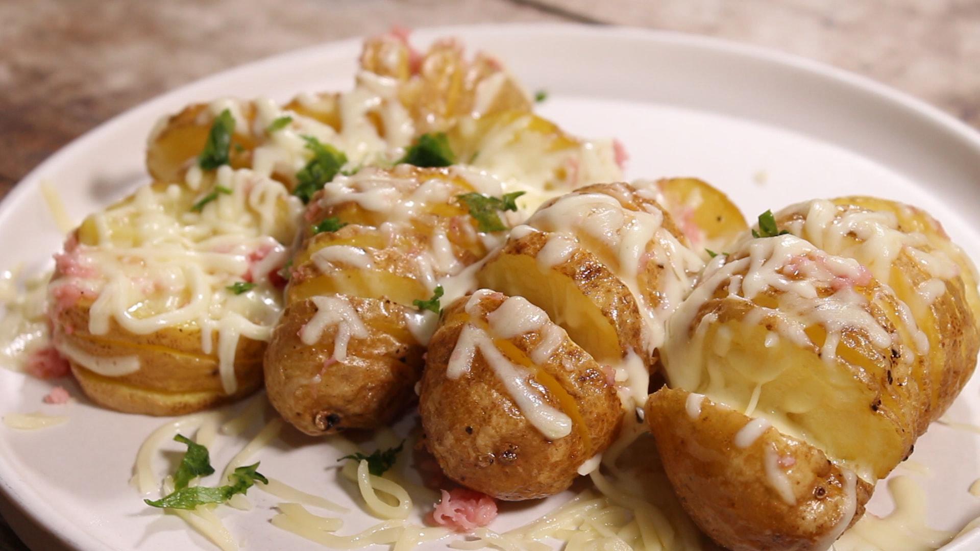 Τηγανιτές_ πατάτες_ ακορντεόν γεμιστές_