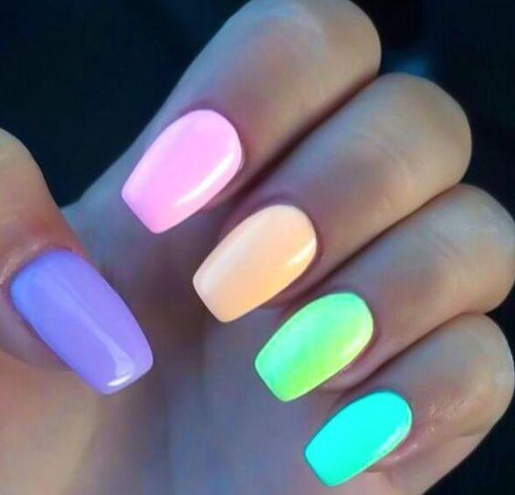 χρωματιστά_νύχια_με_ροζ_μοβ_πορτοκαλί_πράσινο_και_θαλασσί_χρώμα_ χρωματιστά_νύχια_με_ροζ_μοβ_πορτοκαλί_πράσινο_και_θαλασσί_χρώμα_