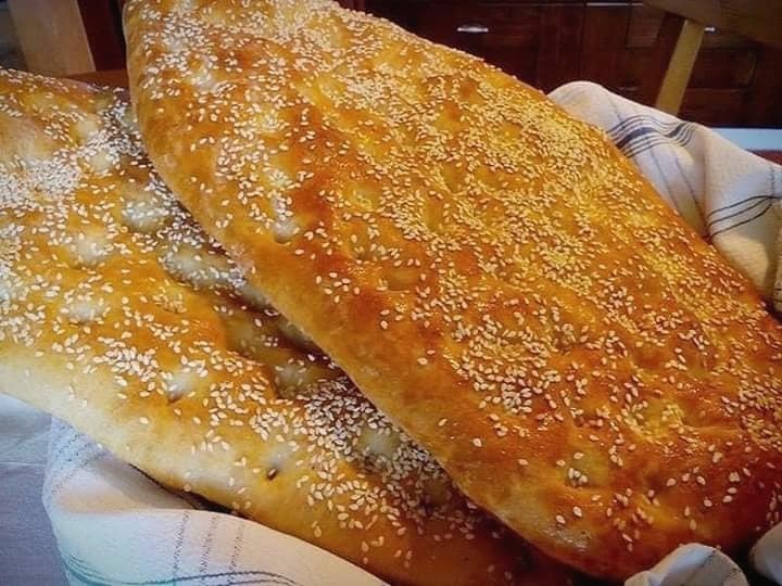 Λαγάνα με σουσάμι & ταχίνι…όπως παλιά