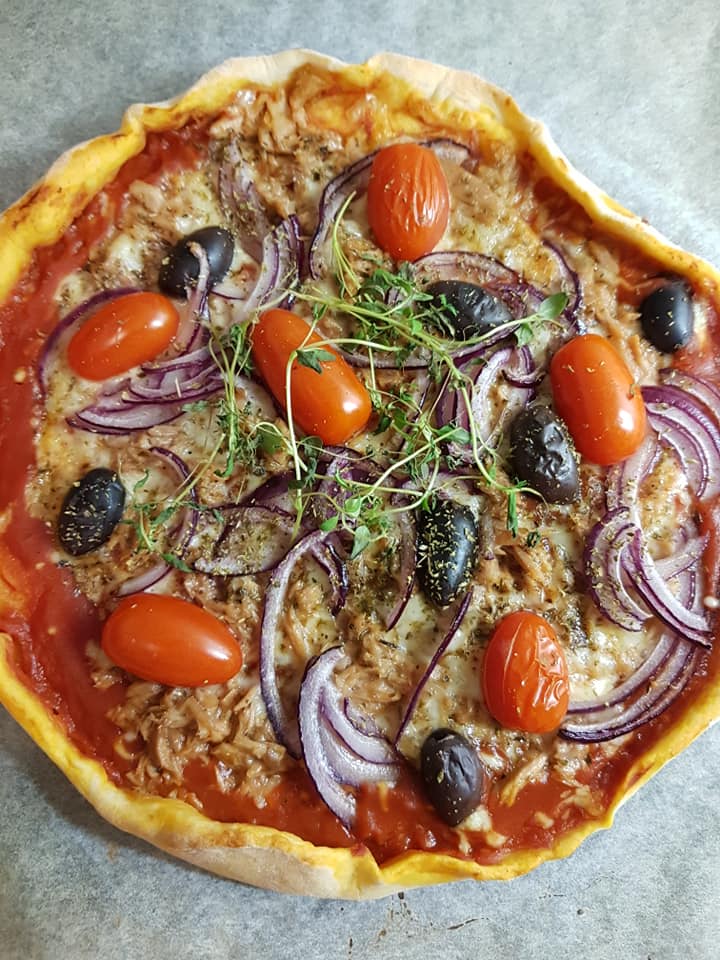  Μεσογειακή_ πίτσα_ με τόνο_ 